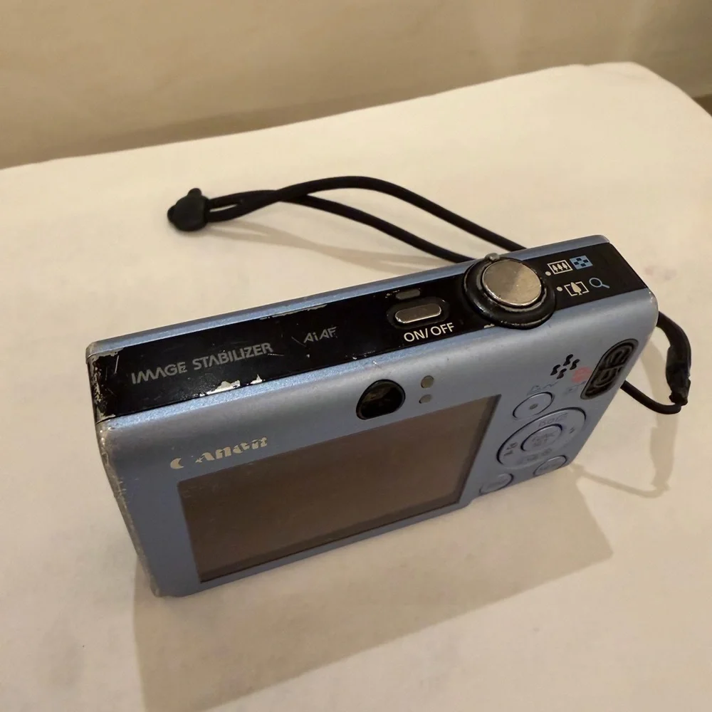Canon PowerShot SD1100 IS Digital Camera - Blue